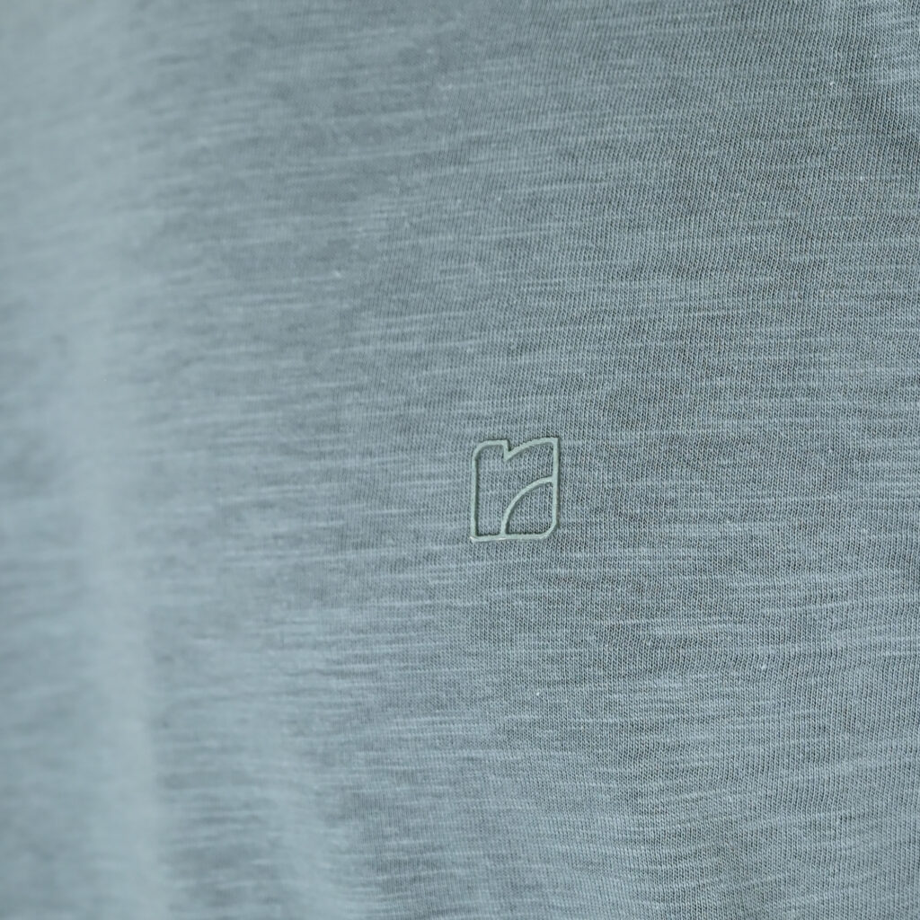 261RTS-9115 Flama T-Shirts with Print and Raw Edges Stone Blue