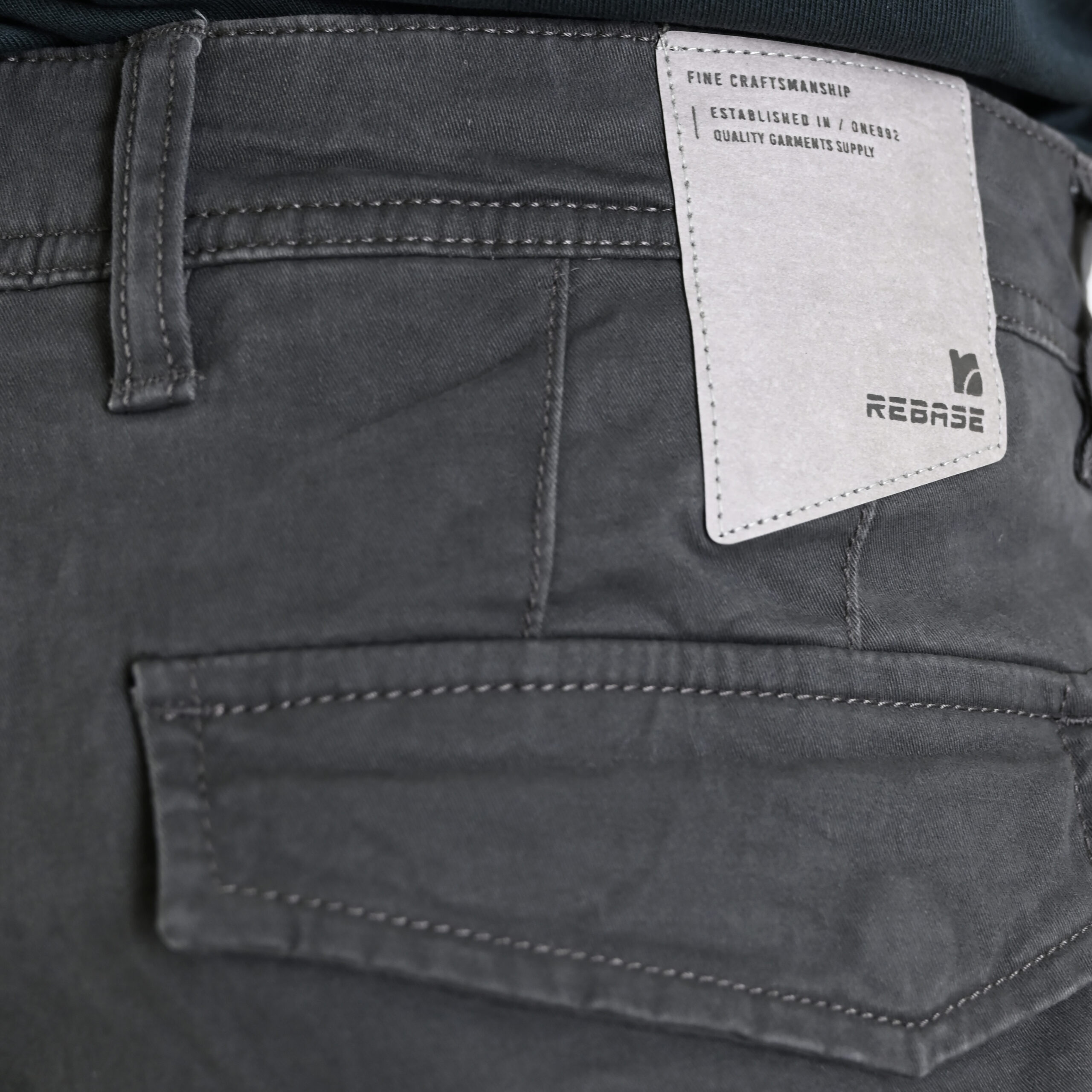 262RCCP-4110 CARGO PANTS WITH ELASTIC TAPE ON HEM SMOKE GREY - Image 8