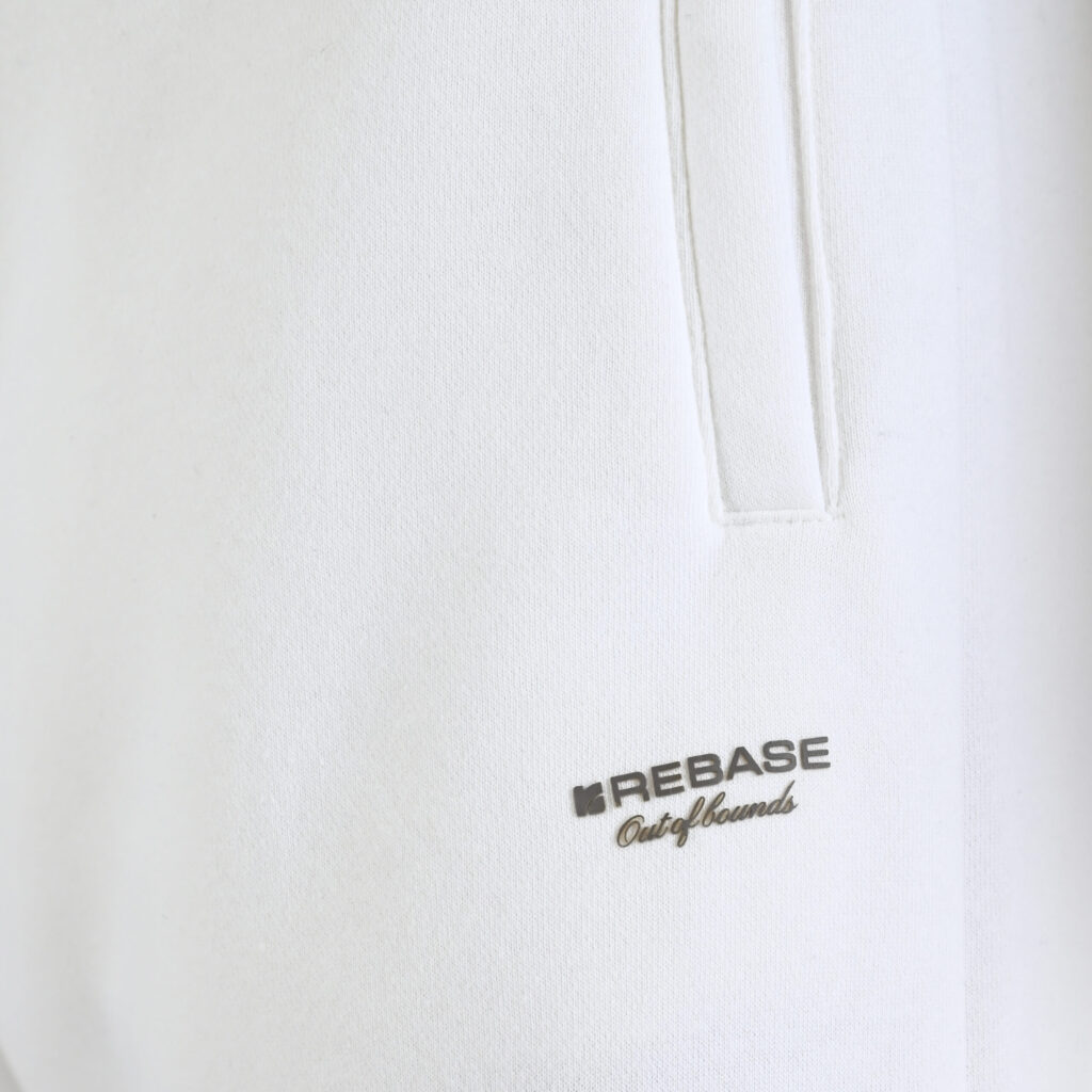 262RPAN-6045 JOGGER PANTS WITH ELASTIC WAISTBAND. HEM AND HIGH DENSITY PRINT (BRUSHED FLEECE) OFF WHITE
