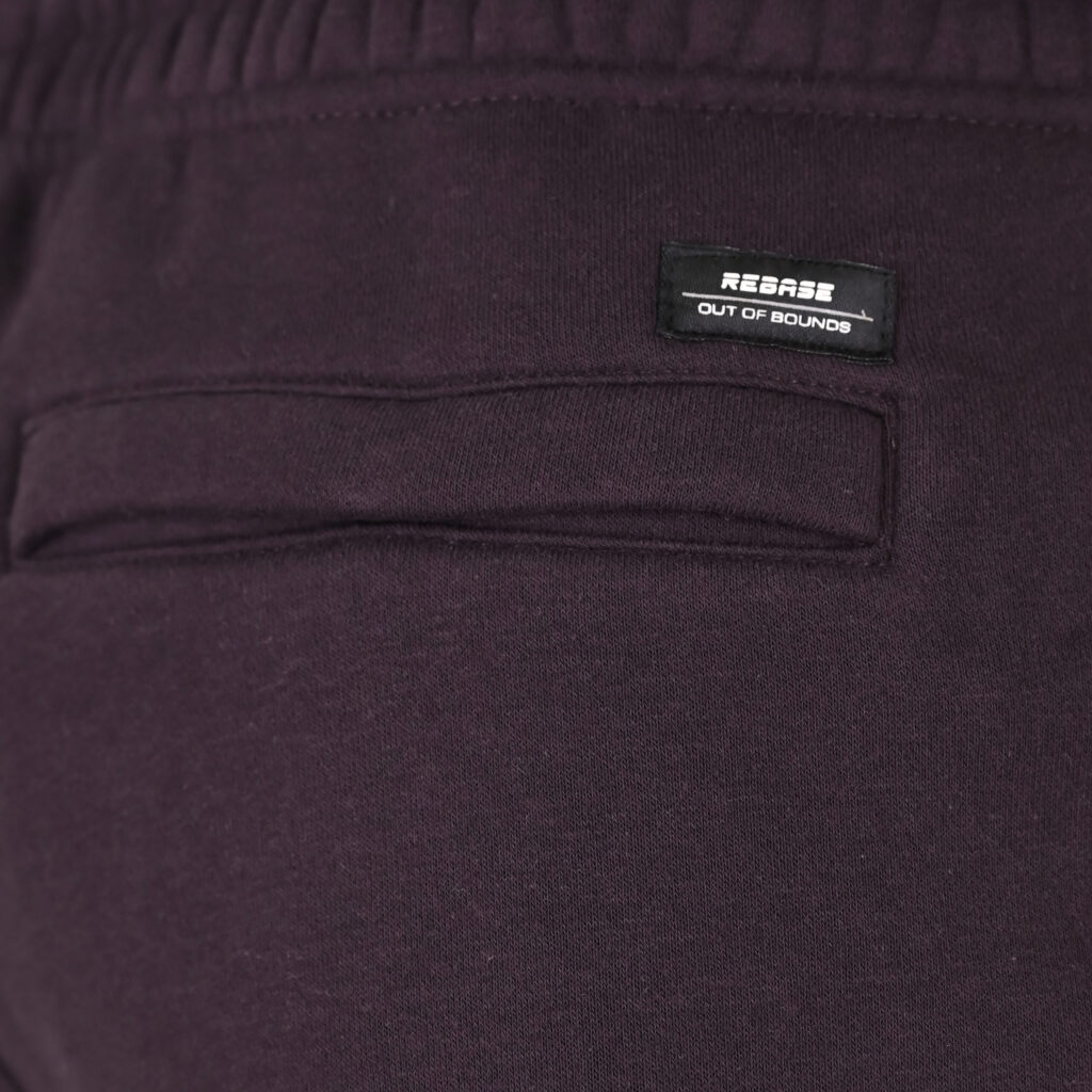 262RPAN-6046 JOGGER PANTS WITH ELASTIC WAISTBAND. HEM. HIGH DENSITY PRINT AND ZIPPERED POCKETS (BRUSHED FLEECE) AUBERGINE