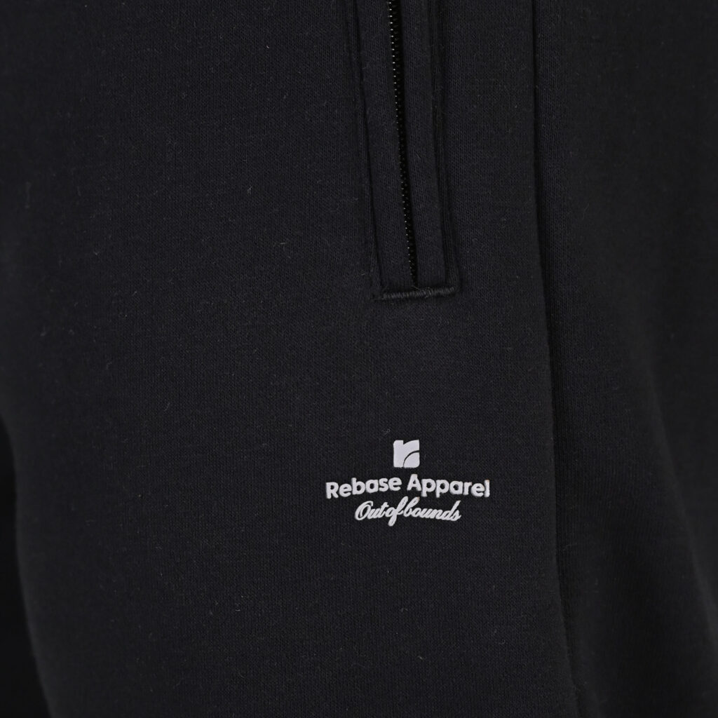 262RPAN-6046 JOGGER PANTS WITH ELASTIC WAISTBAND. HEM. HIGH DENSITY PRINT AND ZIPPERED POCKETS (BRUSHED FLEECE) BLACK