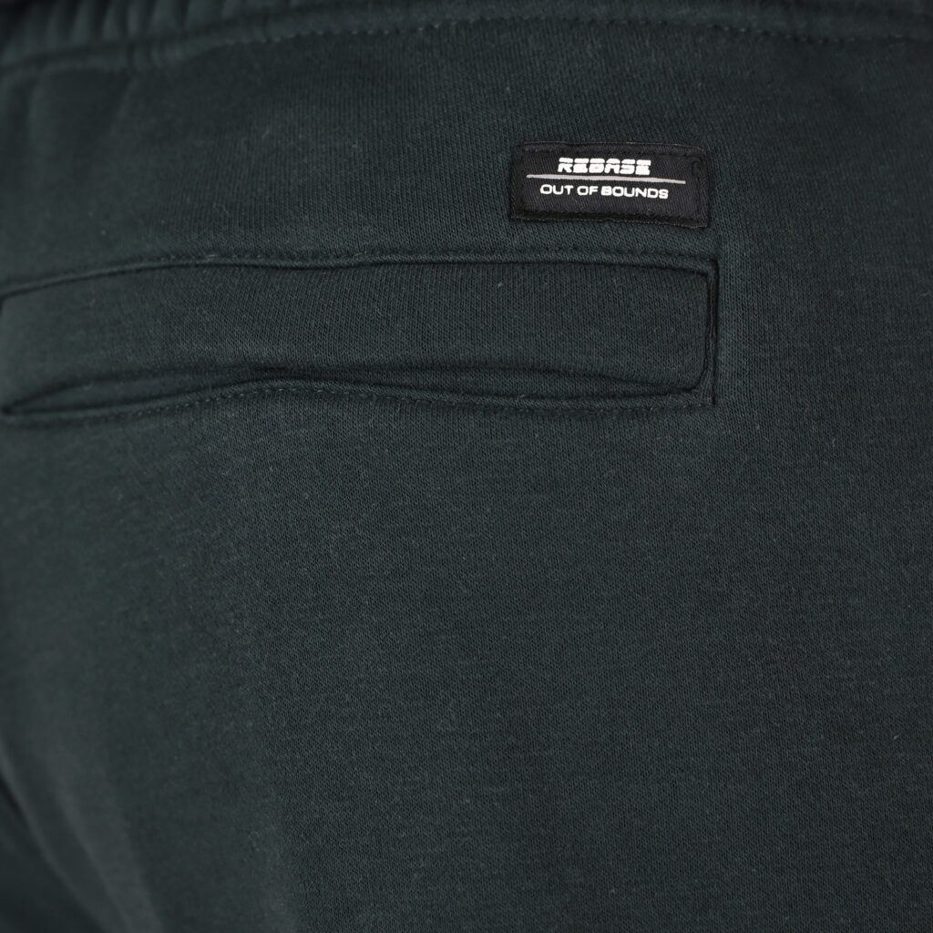 262RPAN-6046 JOGGER PANTS WITH ELASTIC WAISTBAND. HEM. HIGH DENSITY PRINT AND ZIPPERED POCKETS (BRUSHED FLEECE) FOREST GREEN
