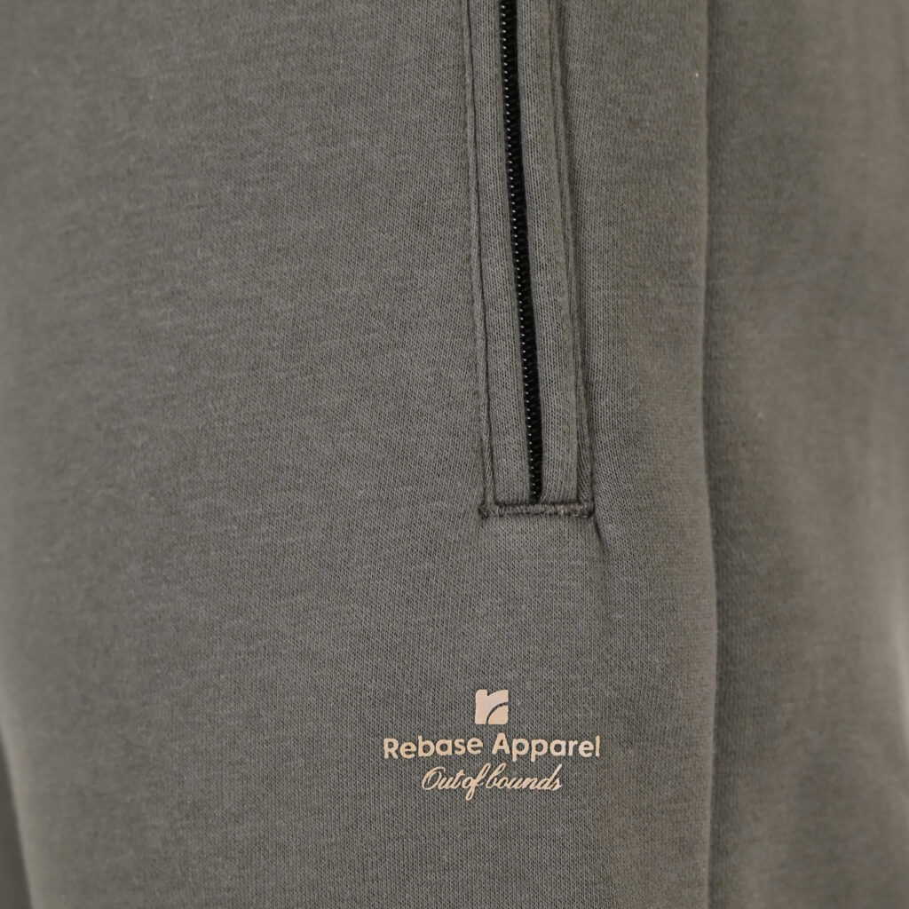 262RPAN-6046 JOGGER PANTS WITH ELASTIC WAISTBAND. HEM. HIGH DENSITY PRINT AND ZIPPERED POCKETS (BRUSHED FLEECE) KHAKI
