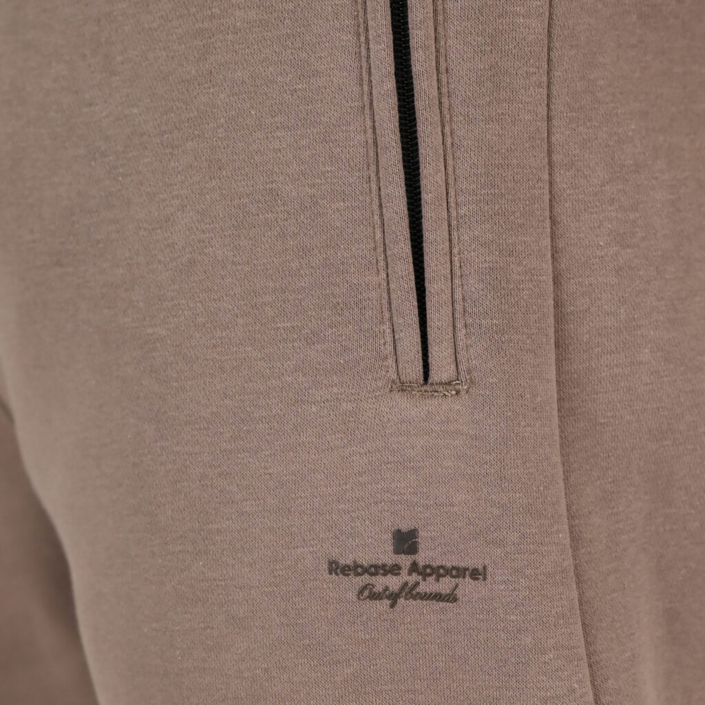 262RPAN-6046 JOGGER PANTS WITH ELASTIC WAISTBAND. HEM. HIGH DENSITY PRINT AND ZIPPERED POCKETS (BRUSHED FLEECE) TAUPE