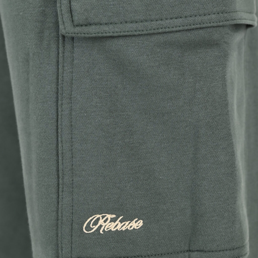 262RPAN-6047 JOGGER PANTS WITH ELASTIC WAISTBAND AND HEM. AND CARGO POCKETS (RELAXED FIT) (BRUSHED FLEECE) MOSS GREEN