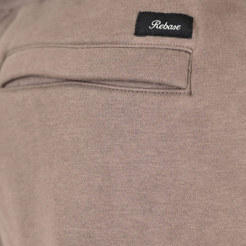 262RPAN-6047 JOGGER PANTS WITH ELASTIC WAISTBAND AND HEM. AND CARGO POCKETS (RELAXED FIT) (BRUSHED FLEECE) TAUPE