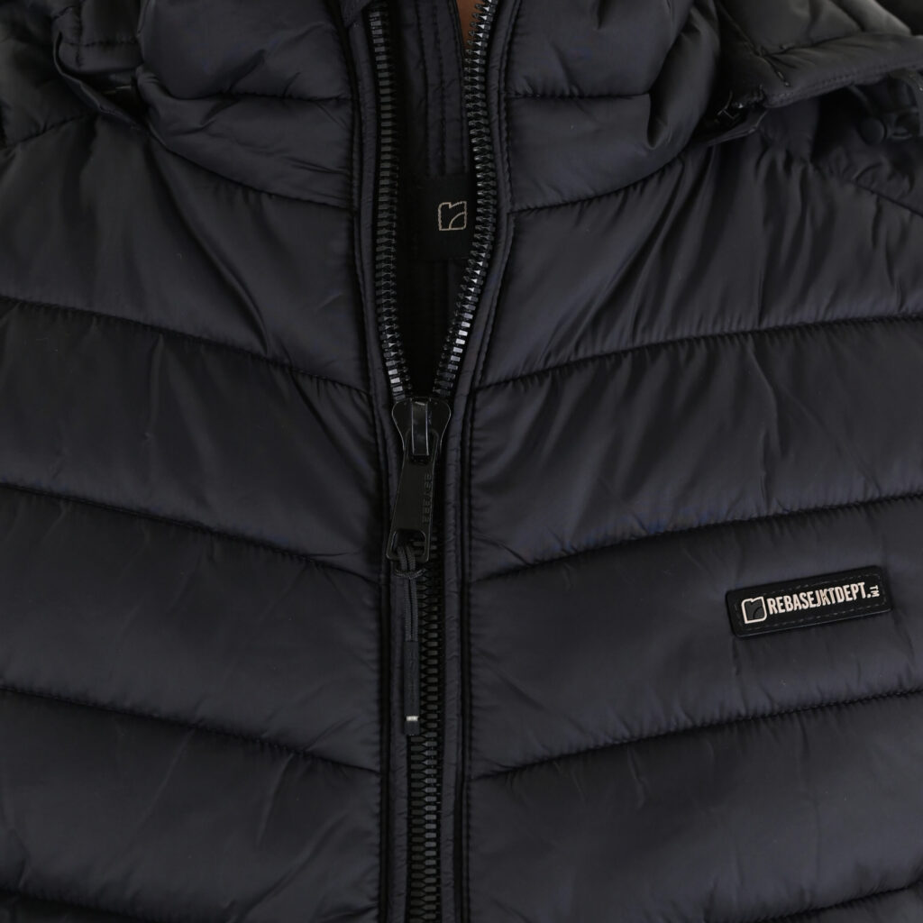 262RSJK-2085 JACKETS SLEEVELESS BLACK