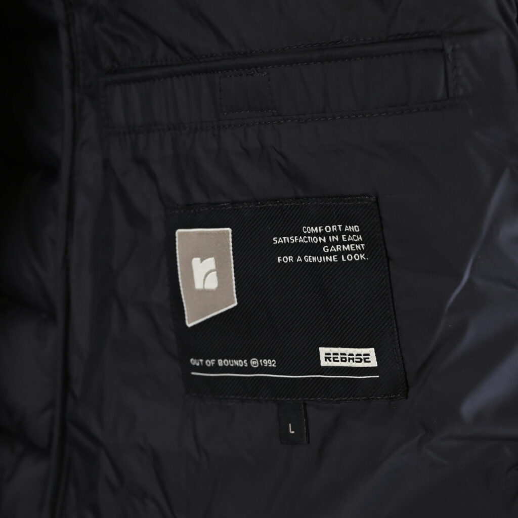 262RSJK-2085 JACKETS SLEEVELESS BLACK