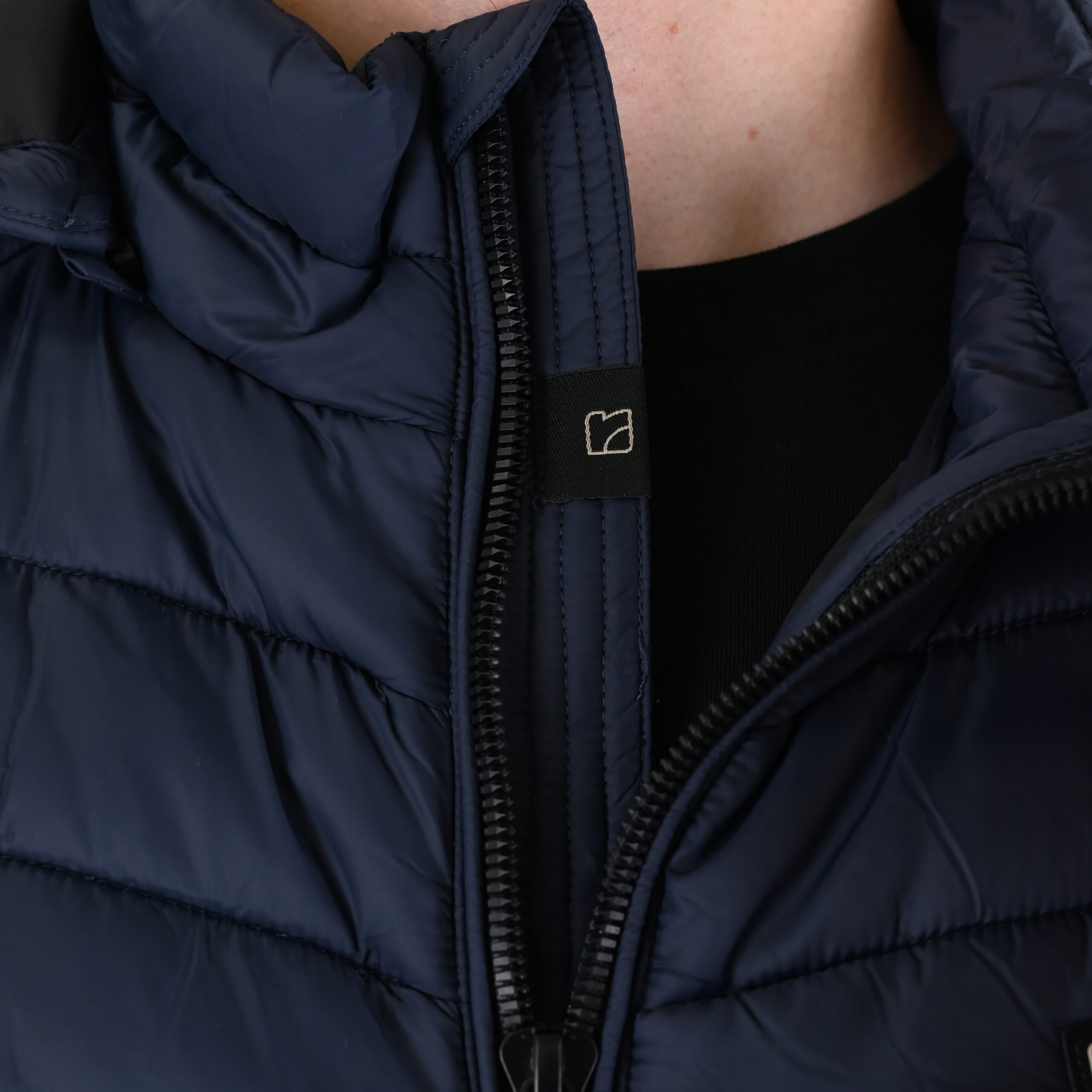262RSJK-2085 JACKETS SLEEVELESS SPACE BLUE - Image 7