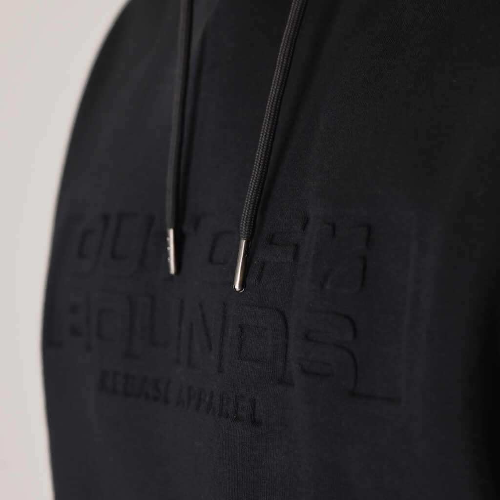262RTOP-1103 HOODIE WITH PRESSED-EMBOSSED PRINT (BRUSHED FLEECE) BLACK