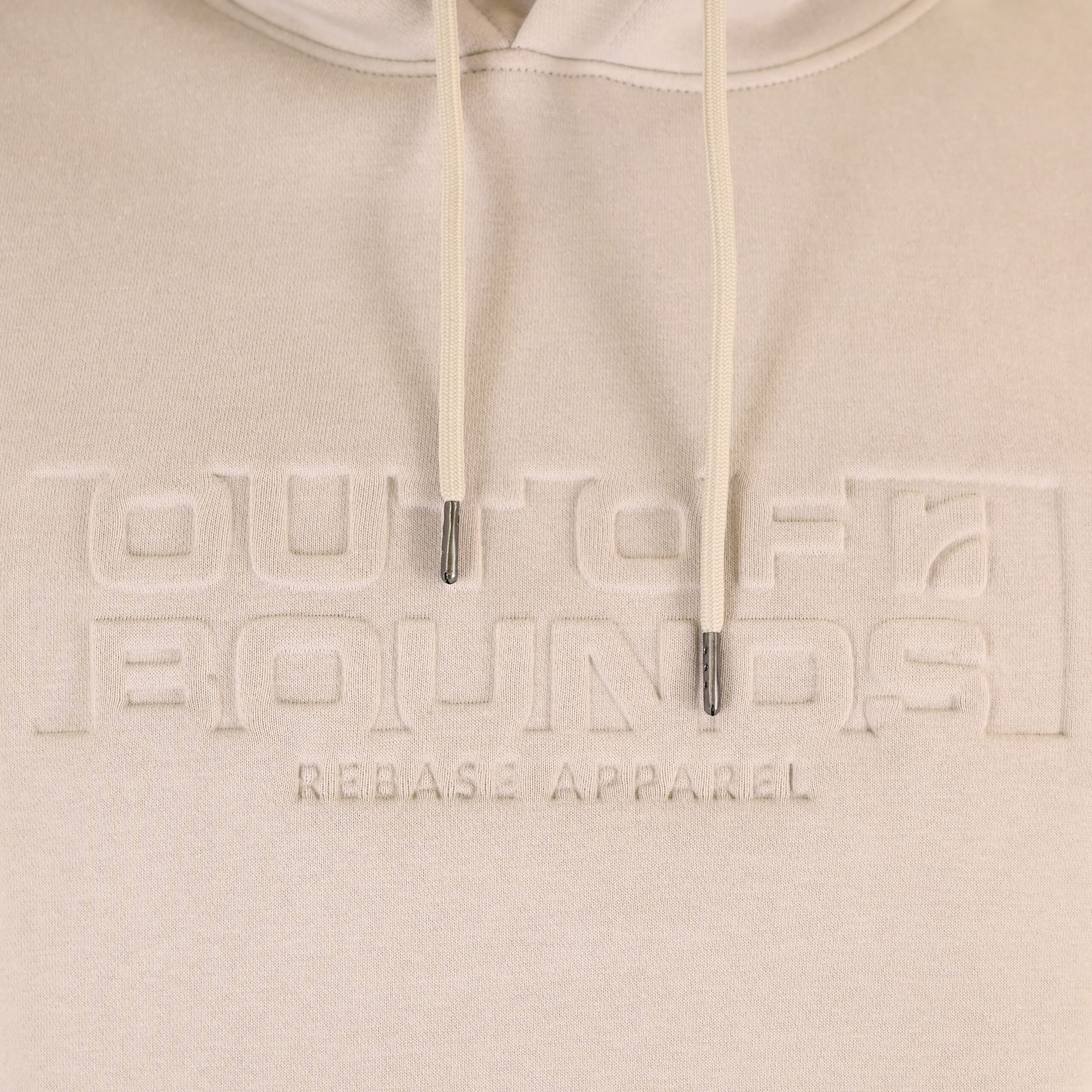 262RTOP-1103 HOODIE WITH PRESSED-EMBOSSED PRINT (BRUSHED FLEECE) ICE - Image 5