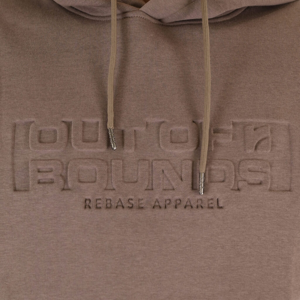 262RTOP-1103 HOODIE WITH PRESSED-EMBOSSED PRINT (BRUSHED FLEECE) TAUPE