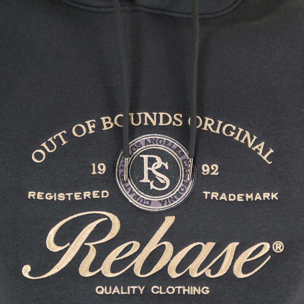 262RTOP-1106 HOODIE WITH MOTIF (BRUSHED FLEECE) ANTHRACITE