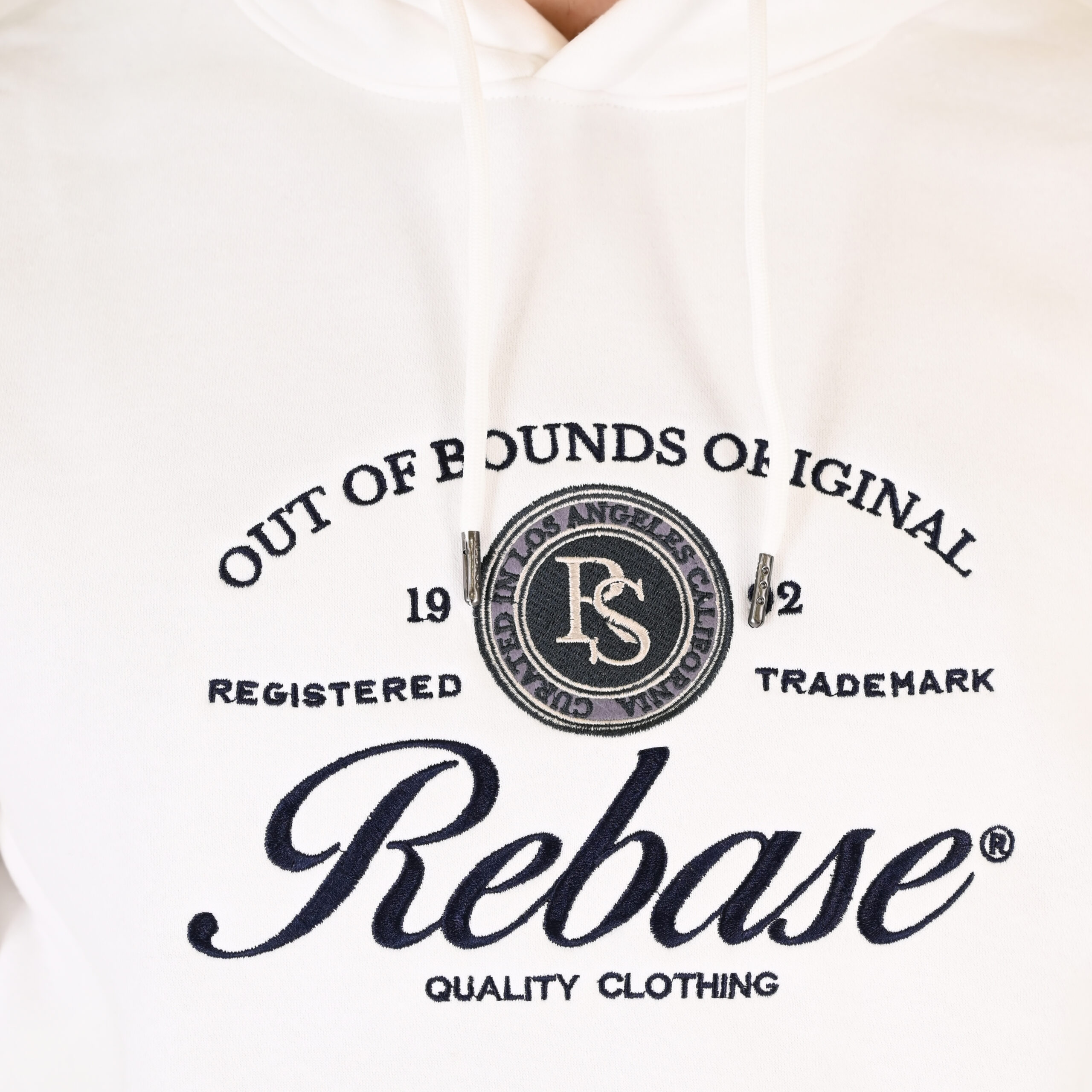 262RTOP-1106 HOODIE WITH MOTIF (BRUSHED FLEECE) OFF WHITE - Image 5