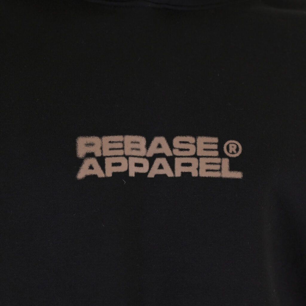 262RTOP-1107 HOODIE WITH SINGLE PRESSED PRINT (RELAXED FIT) (BRUSHED FLEECE) BLACK