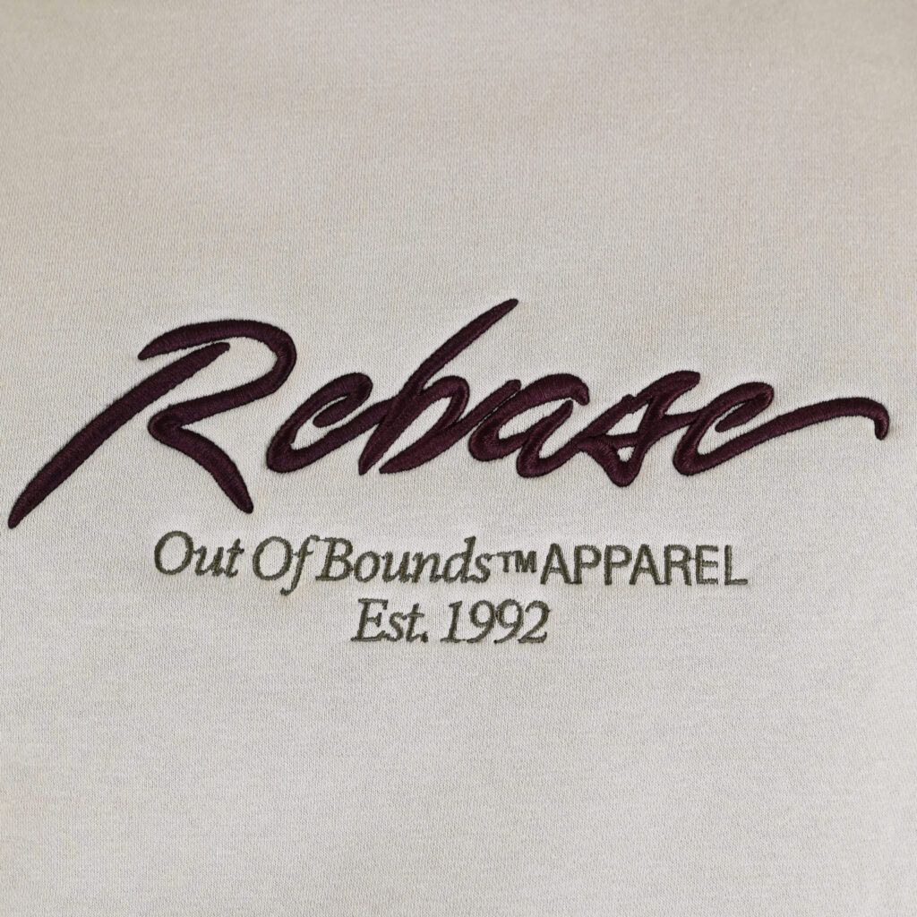 262RTOP-1115 CREWNECK TOP WITH 3D EMBROIDERY AND DENSE EMBROIDERY (BRUSHED FLEECE) ICE