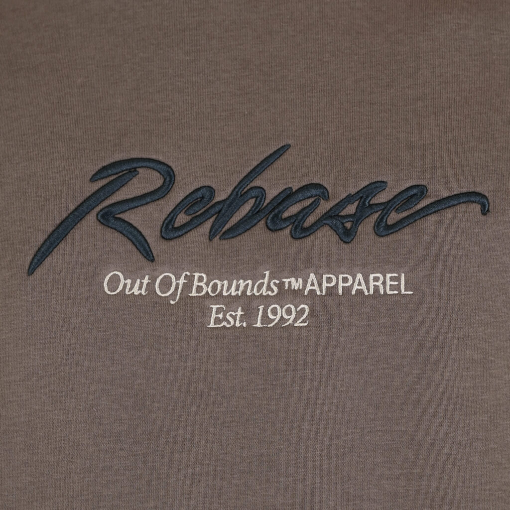 262RTOP-1115 CREWNECK TOP WITH 3D EMBROIDERY AND DENSE EMBROIDERY (BRUSHED FLEECE) TAUPE