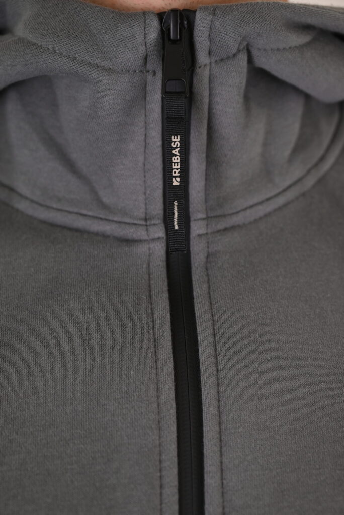 262RTOP-1124 HOODIE FULL-ZIP WITH HIGH DENSITY PRINT AND ZIPPER POCKETS (BRUSHED FLEECE) CLOUDY GREY