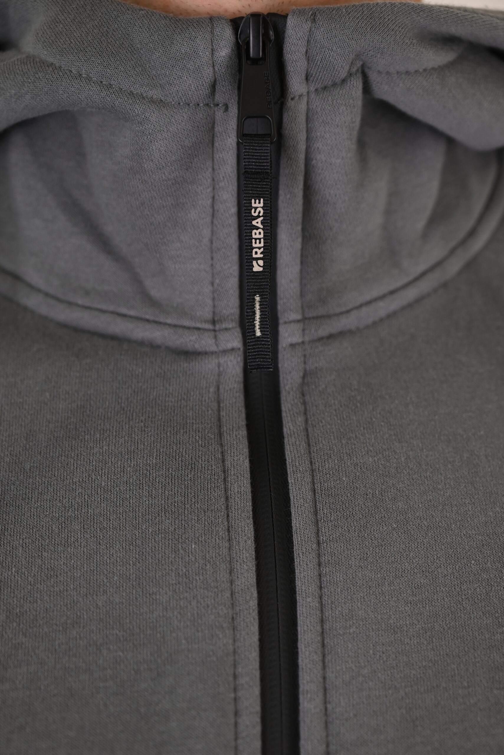 262RTOP-1124 HOODIE FULL-ZIP WITH HIGH DENSITY PRINT AND ZIPPER POCKETS (BRUSHED FLEECE) CLOUDY GREY - Image 6