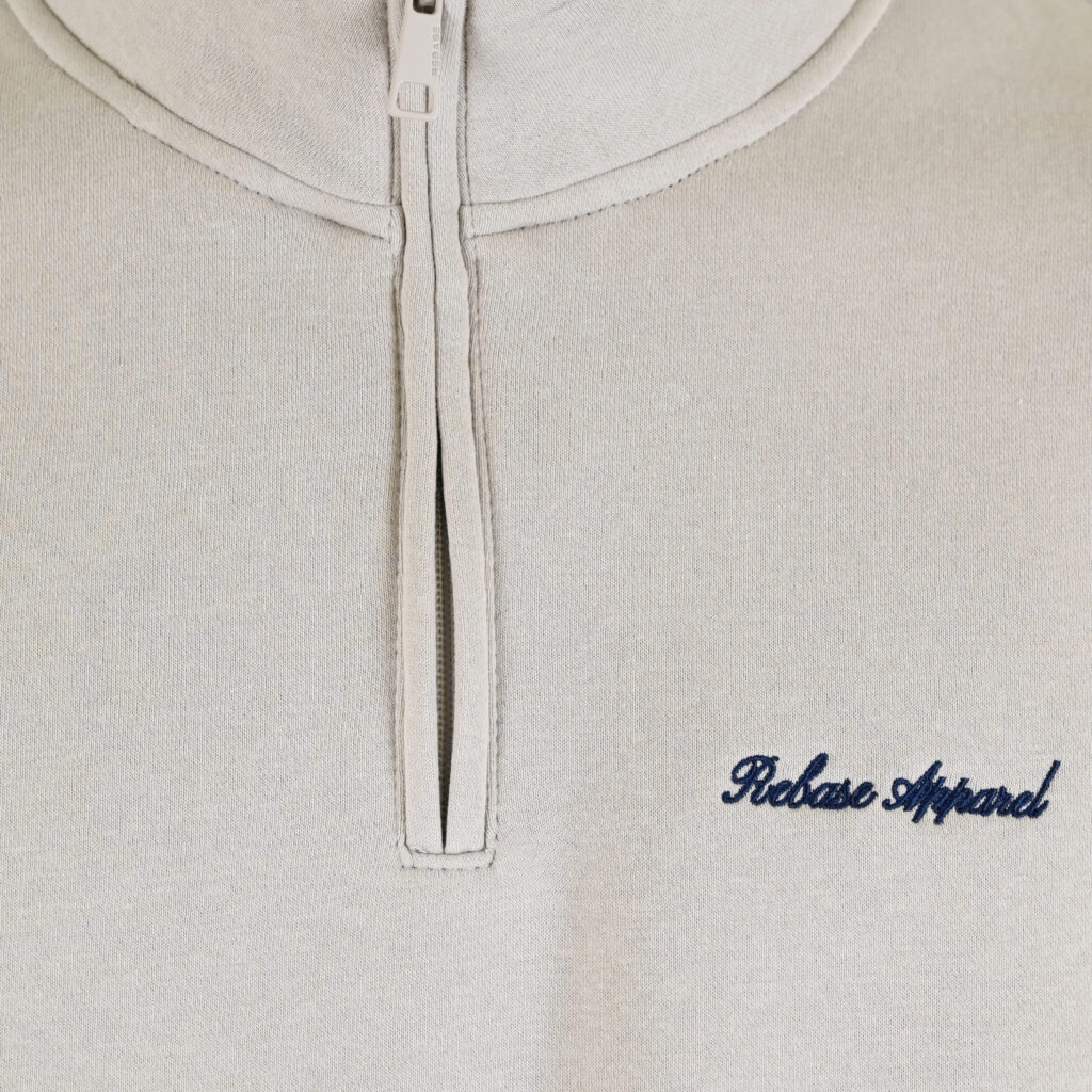 262RTOP-1128 HALF-ZIP WITH STAND-UP COLLAR AND EMBROIDERY (BRUSHED FLEECE) ICE