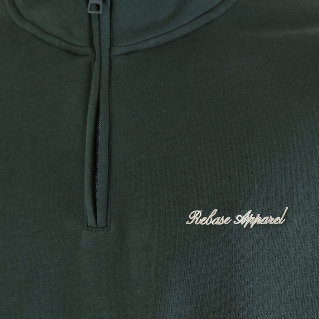262RTOP-1128 HALF-ZIP WITH STAND-UP COLLAR AND EMBROIDERY (BRUSHED FLEECE) MOSS GREEN