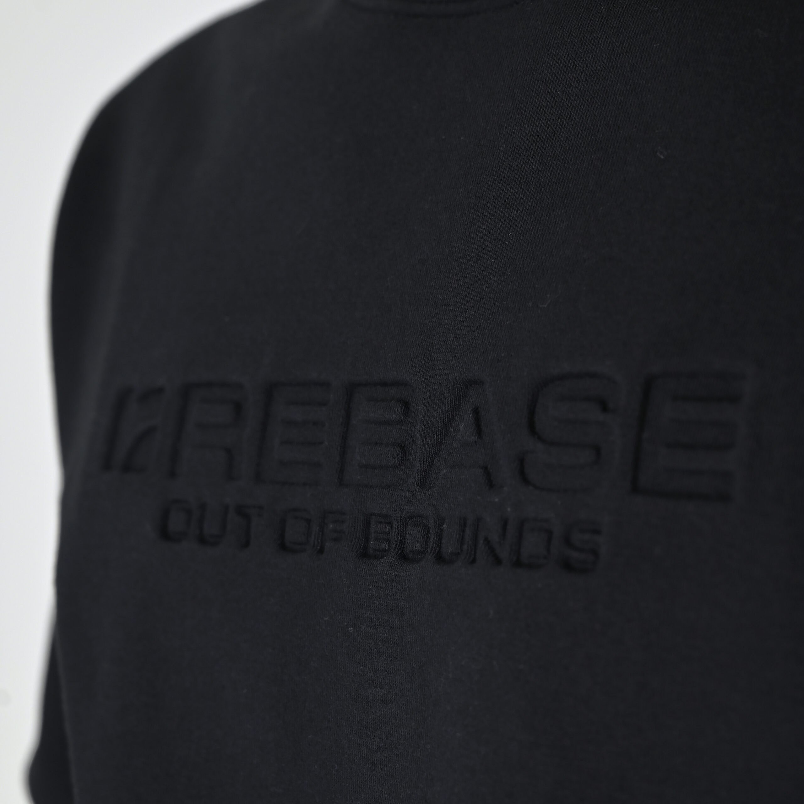 262RTOP-1173 CREWNECK TOP WITH ENGRAVED PRINT (BRUSHED FLEECE) BLACK - Image 5