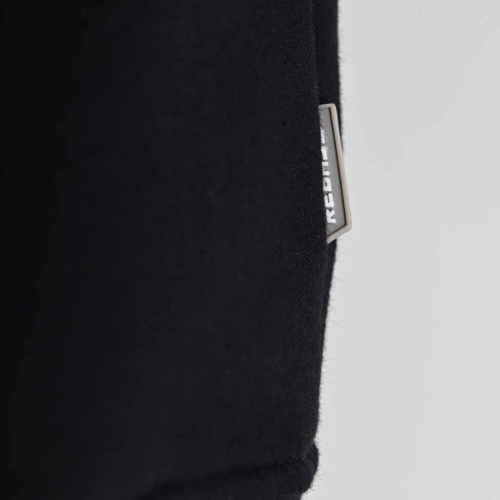 262RTOP-1173 CREWNECK TOP WITH ENGRAVED PRINT (BRUSHED FLEECE) BLACK