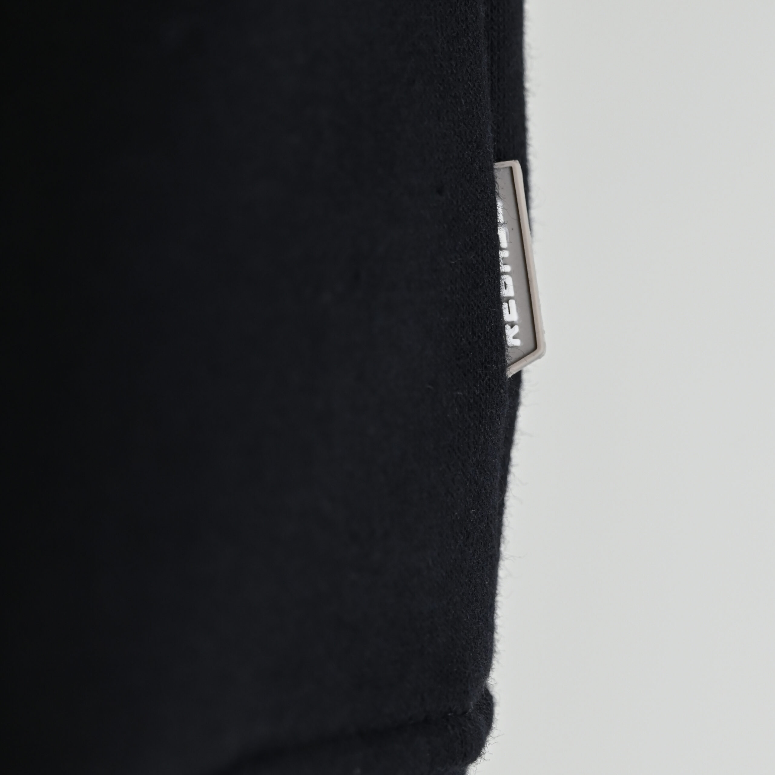 262RTOP-1173 CREWNECK TOP WITH ENGRAVED PRINT (BRUSHED FLEECE) BLACK - Image 6