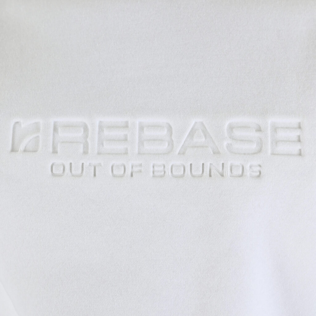 262RTOP-1173 CREWNECK TOP WITH ENGRAVED PRINT (BRUSHED FLEECE) OFF WHITE